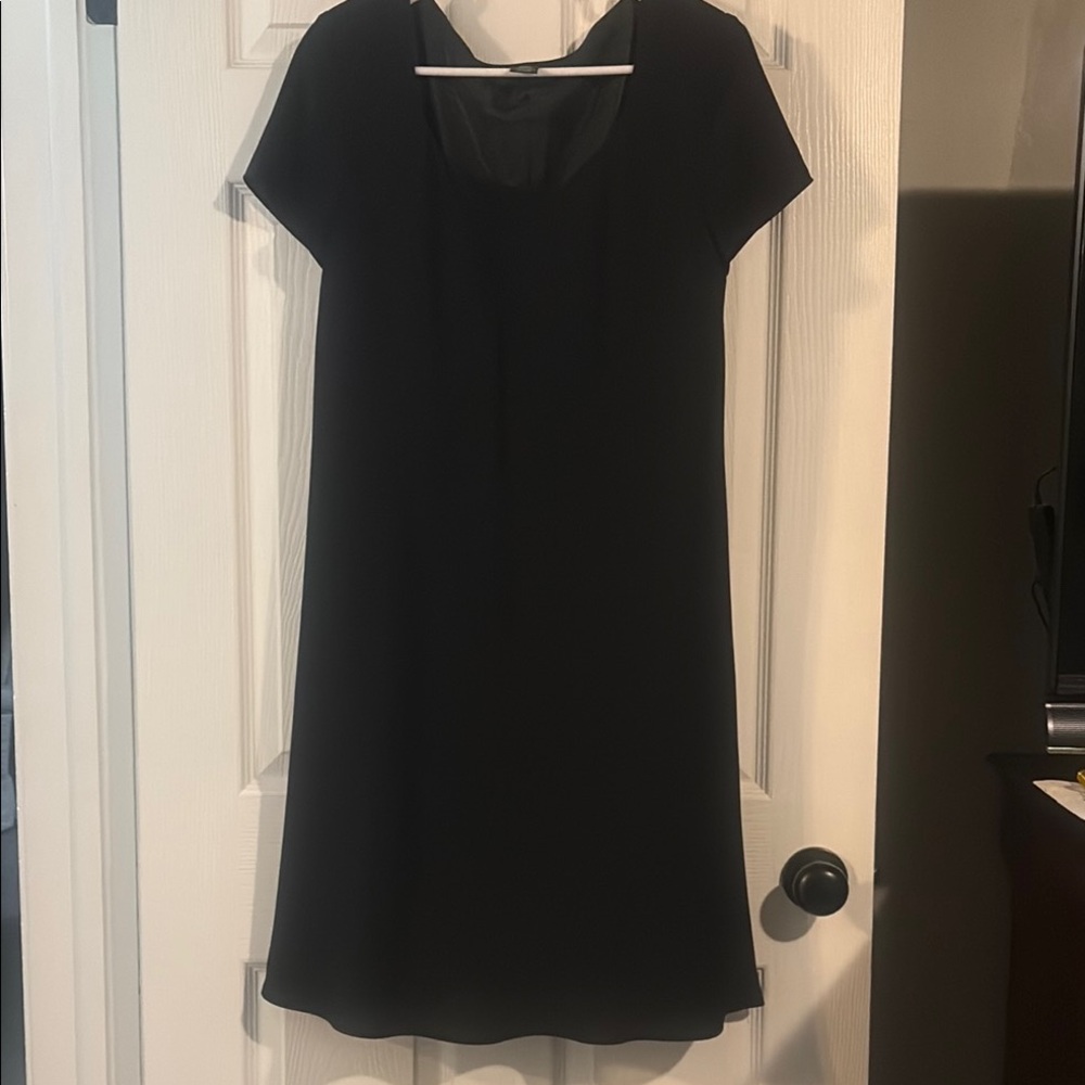 Jones Wear Black Cocktail Dress. Fully Lined